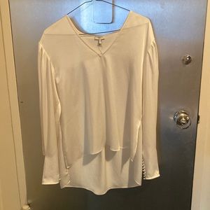 Joie v neck blouse   Pearl buttons on sleeves L